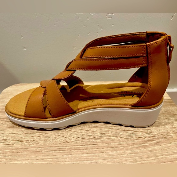 Clarks, Light Tan , Brand New, Size 8W Sandal. Ortholite footbed. - Picture 2 of 8